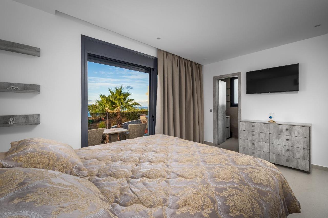 קרמסטי Penelope Beachfront Villa מראה חיצוני תמונה