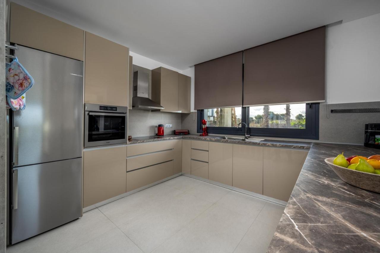 קרמסטי Penelope Beachfront Villa מראה חיצוני תמונה