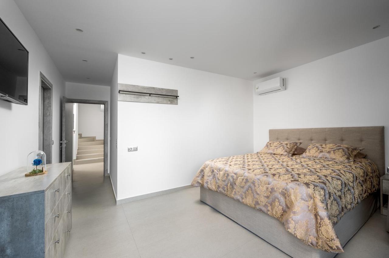 קרמסטי Penelope Beachfront Villa מראה חיצוני תמונה