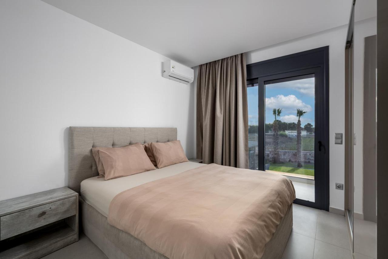 קרמסטי Penelope Beachfront Villa מראה חיצוני תמונה