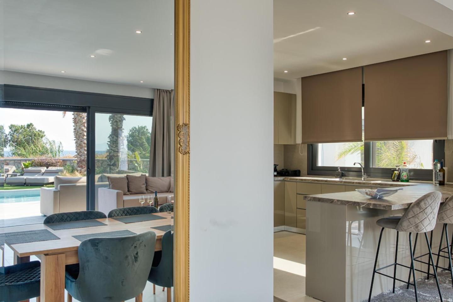 קרמסטי Penelope Beachfront Villa מראה חיצוני תמונה