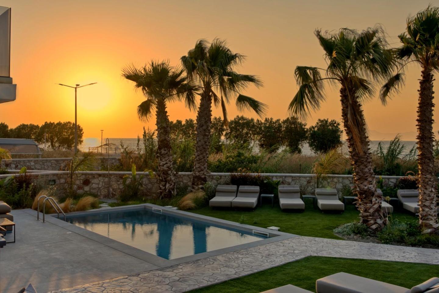 קרמסטי Penelope Beachfront Villa מראה חיצוני תמונה