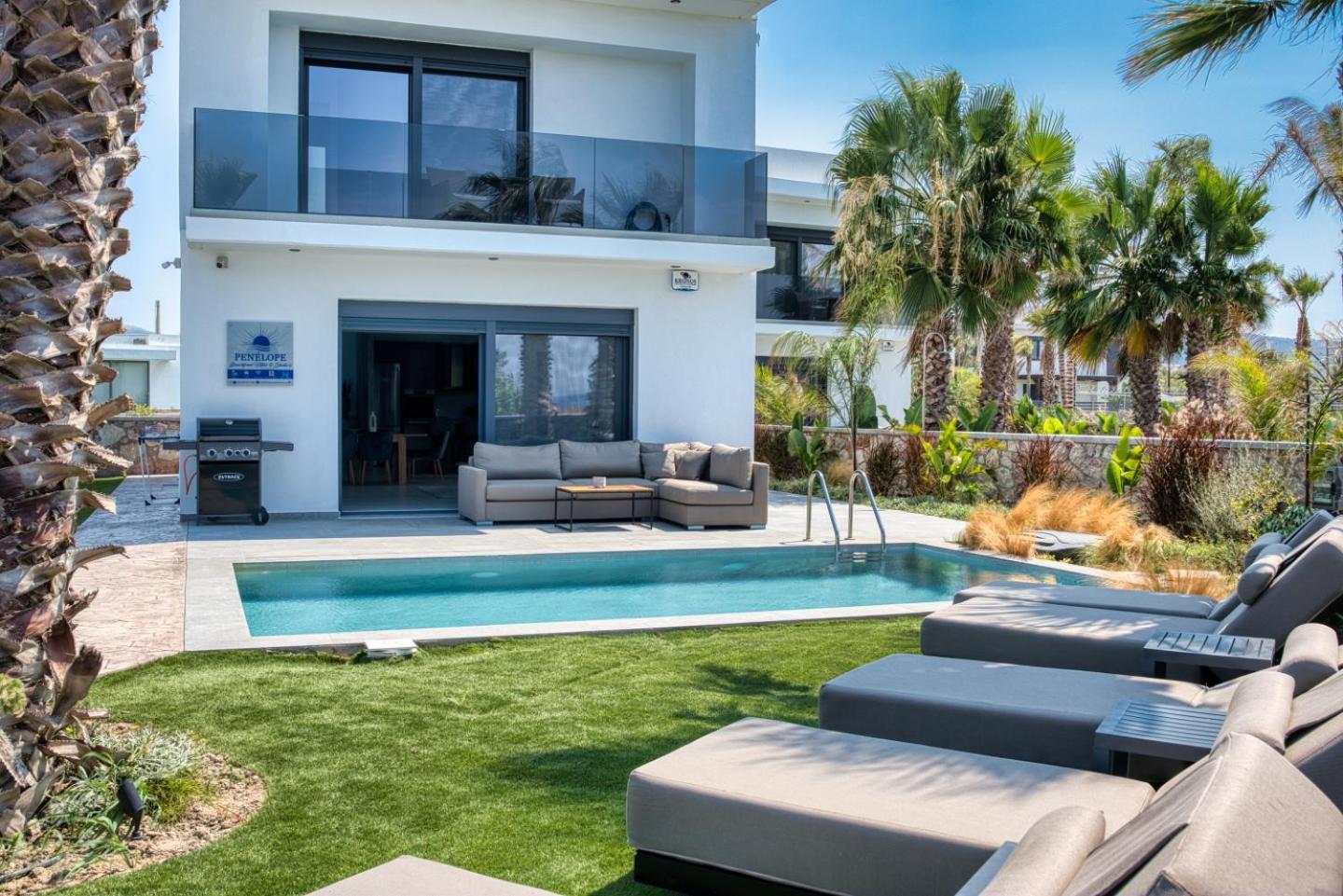 קרמסטי Penelope Beachfront Villa מראה חיצוני תמונה